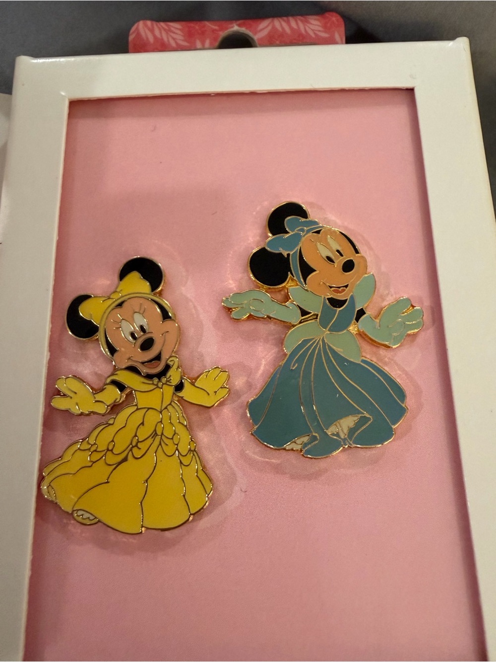 Princess Minnie Pin Set - Picture 2 of 3